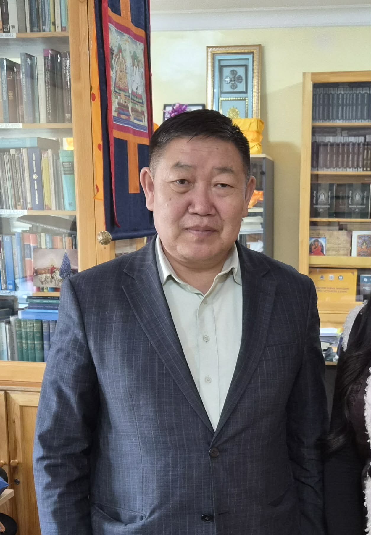    С.Дэмбэрэл: Залуус гаднын баяр, соёлыг дуурайх нь шашин моодноос гарж буй хэлбэр байж магадгүй